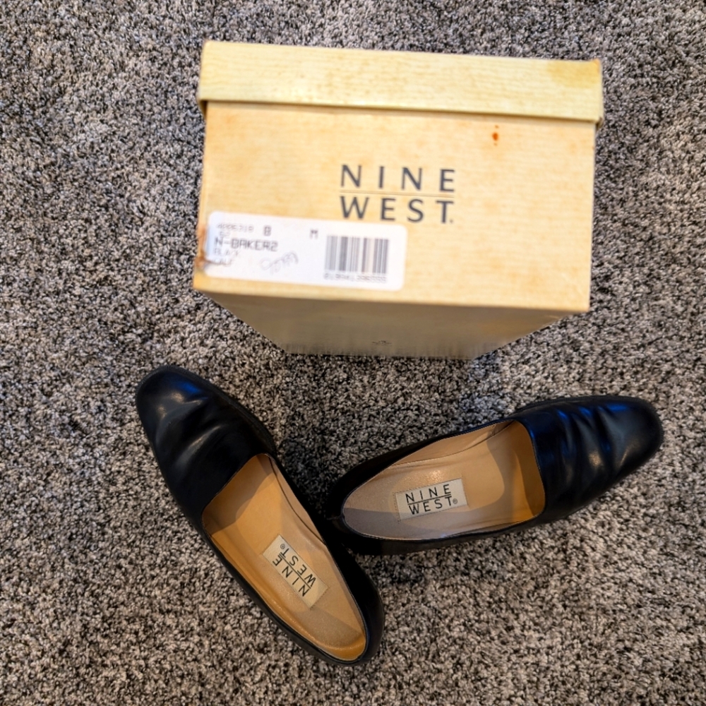 Nine West size 8 black dress shoes